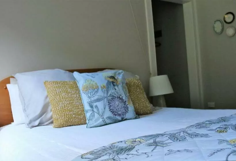 ガーデンビュースタンダードルーム, The Point B&b