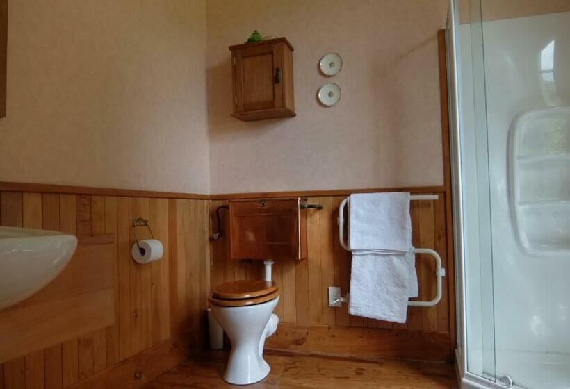 חדר סטנדרט נוף לגינה, The Point B&b