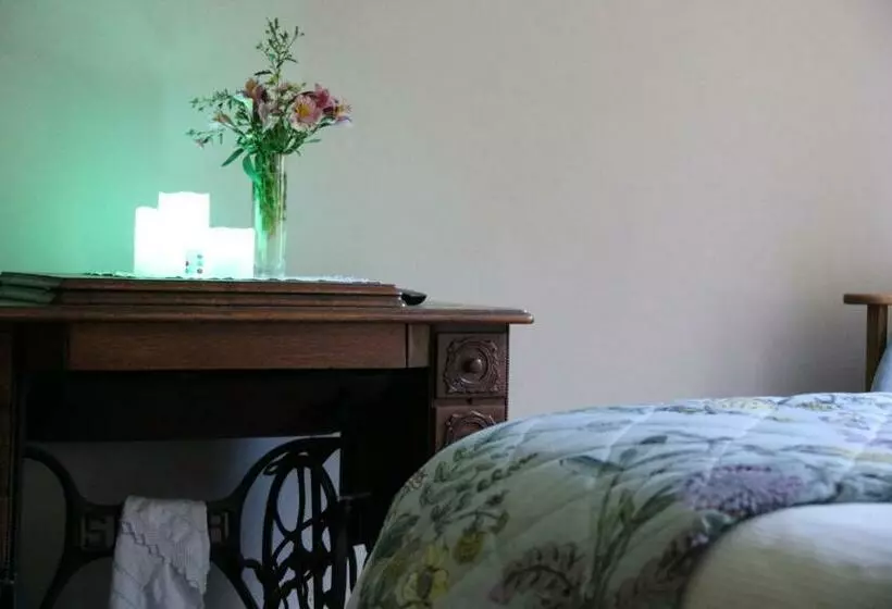 ガーデンビュースタンダードルーム, The Point B&b