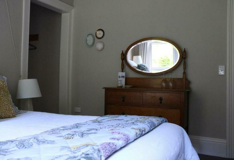 חדר סטנדרט נוף לגינה, The Point B&b