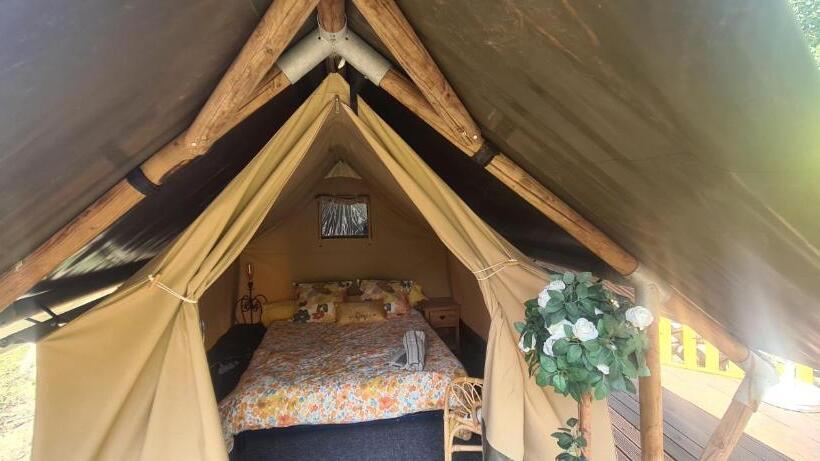 Standard Tent, Gites O Fil De L Eau