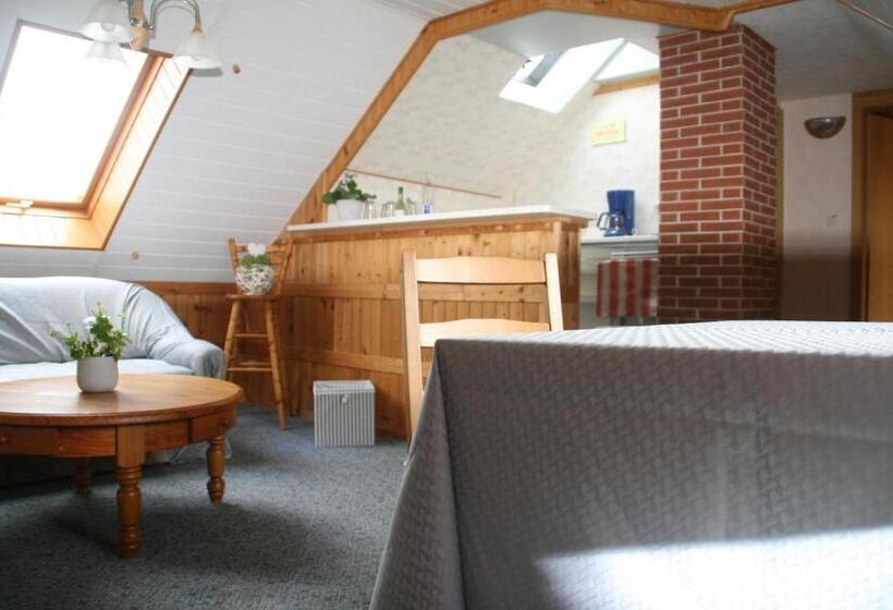 דירת שני חדרים, Pension Grandel