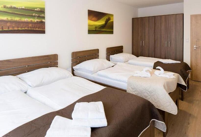 غرفة قياسية رباعية, Penzion U Buštíků