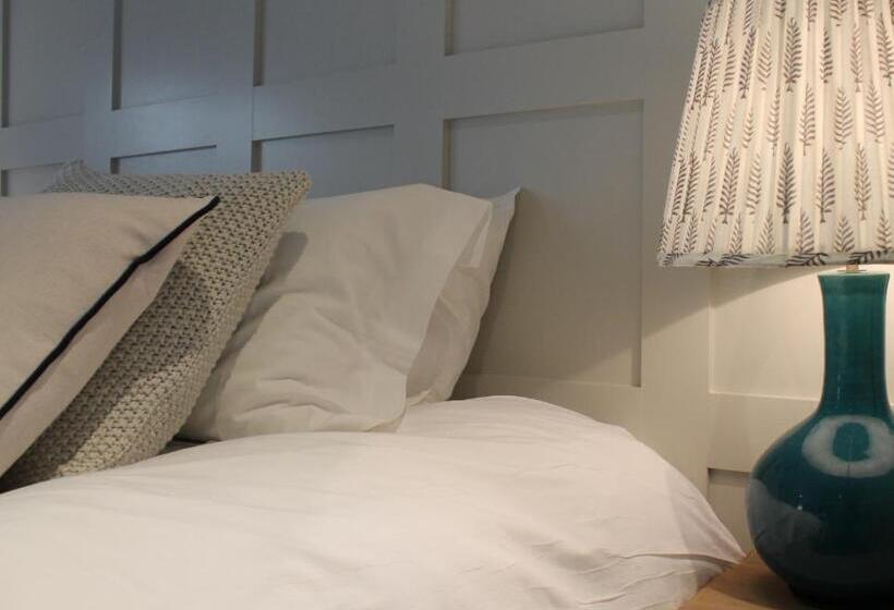 ガーデンビュースタンダードルーム, The Plough Inn