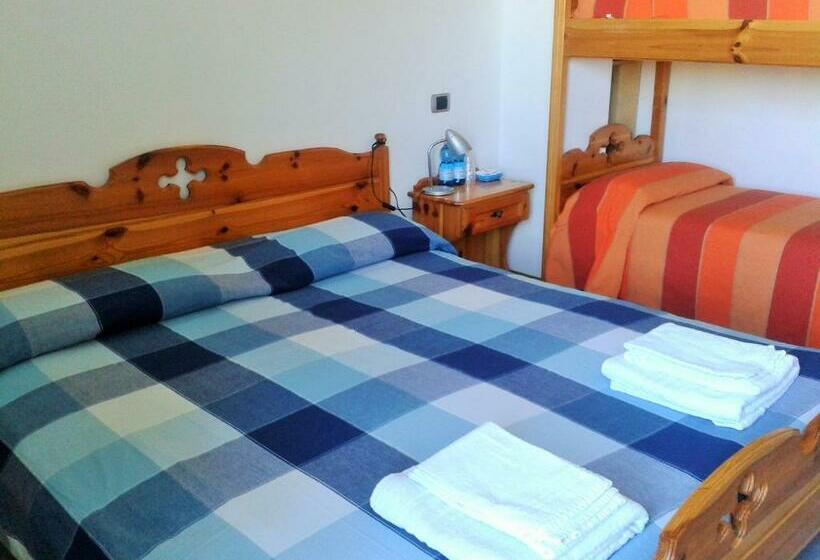 Standard Fyrbäddsrum Delat Badrum, B&b La Salina