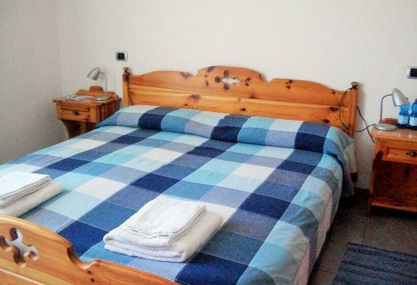 Standard Fyrbäddsrum Delat Badrum, B&b La Salina