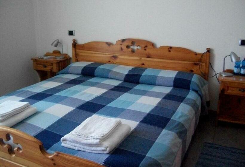 Standard Fyrbäddsrum Delat Badrum, B&b La Salina