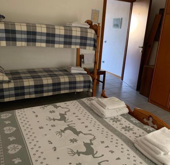 Standard Fyrbäddsrum Delat Badrum, B&b La Salina