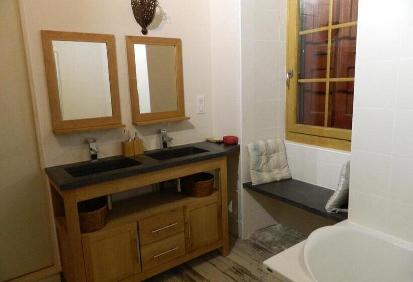 חדר משפחתי, Gite De L école