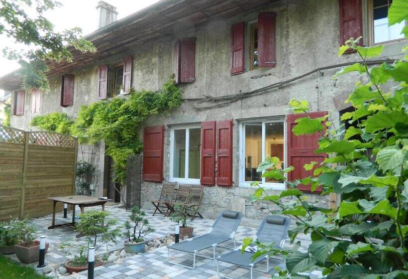 חדר סטנדרט לשלושה עם נוף לגינה, Gite De L école