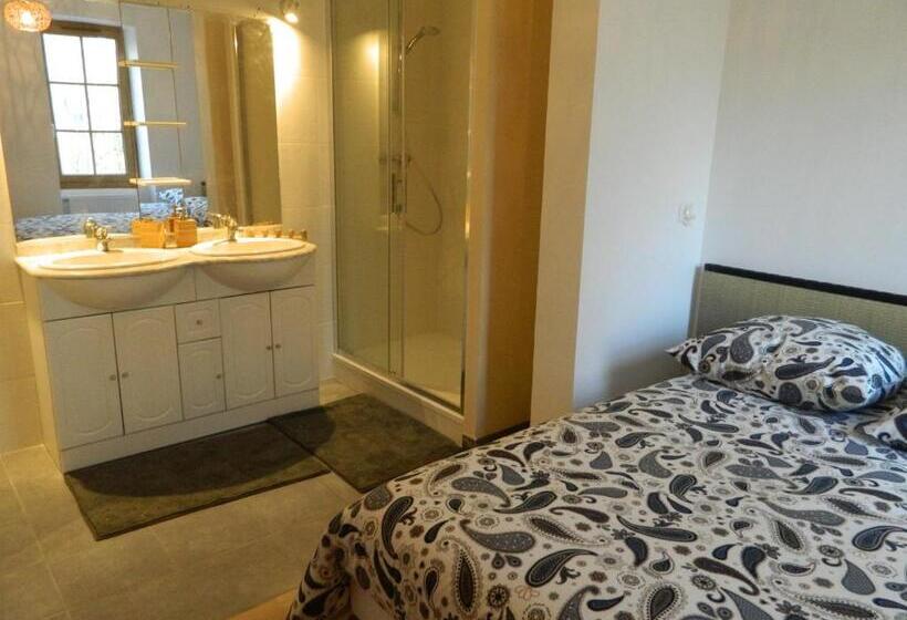 דירת חדר נוף לגינה, Gite De L école