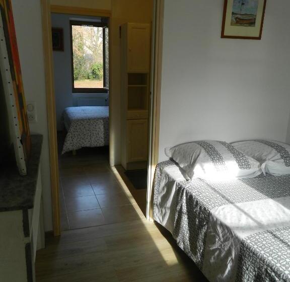 דירת חדר נוף לגינה, Gite De L école