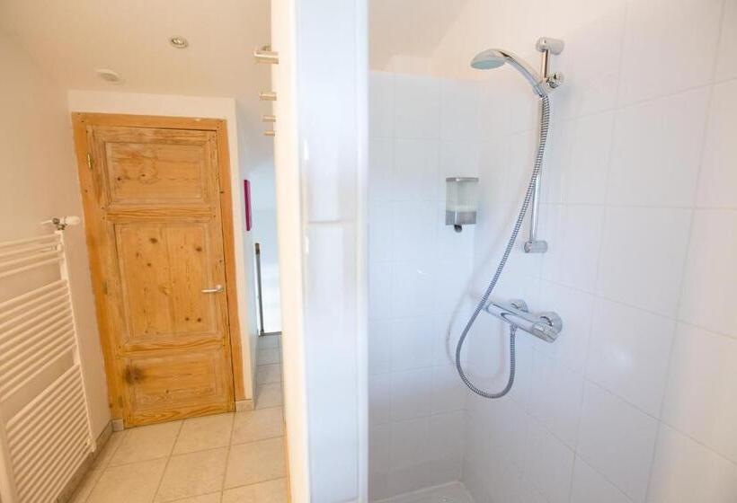 غرفة قياسية مطلّة علي الحديقة, Le Clos Du Perret