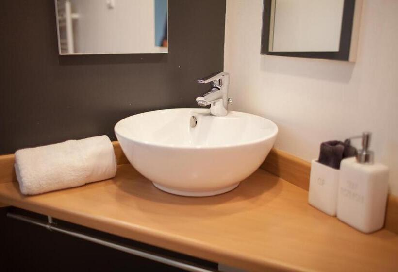 غرفة قياسية مطلّة علي الحديقة, Le Clos Du Perret