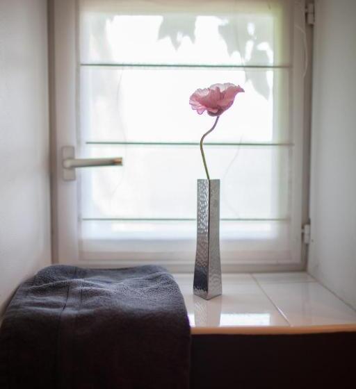 غرفة قياسية مطلّة علي الحديقة, Le Clos Du Perret