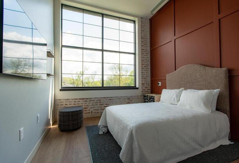 غرفة قياسية, The Schoolhouse