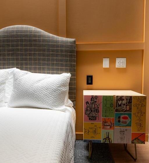 غرفة قياسية, The Schoolhouse