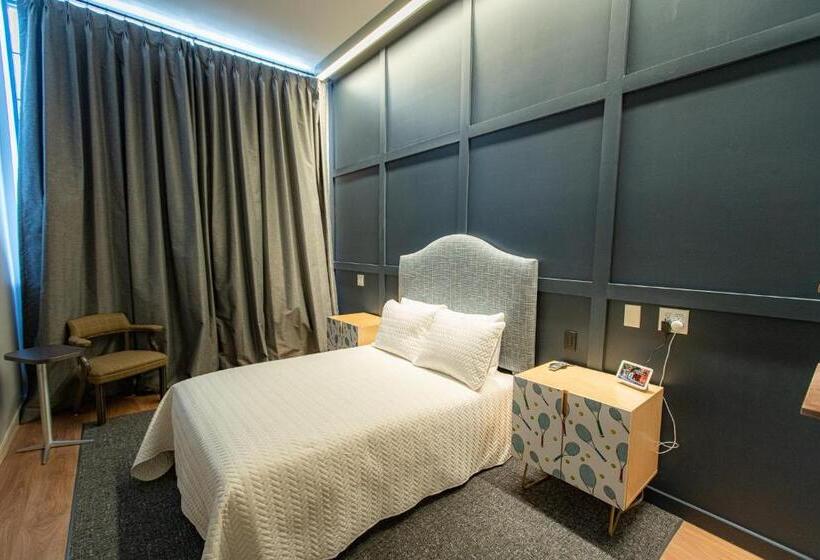 غرفة ديلوكس, The Schoolhouse