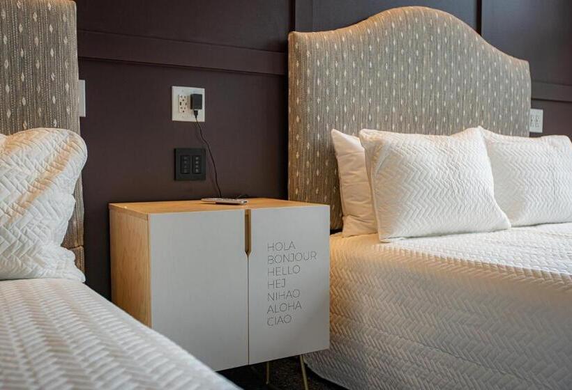 غرفة سوبيريور, The Schoolhouse