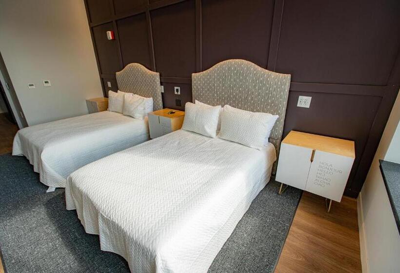 غرفة سوبيريور, The Schoolhouse