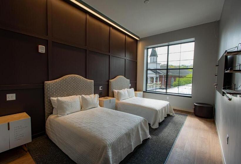 غرفة سوبيريور, The Schoolhouse