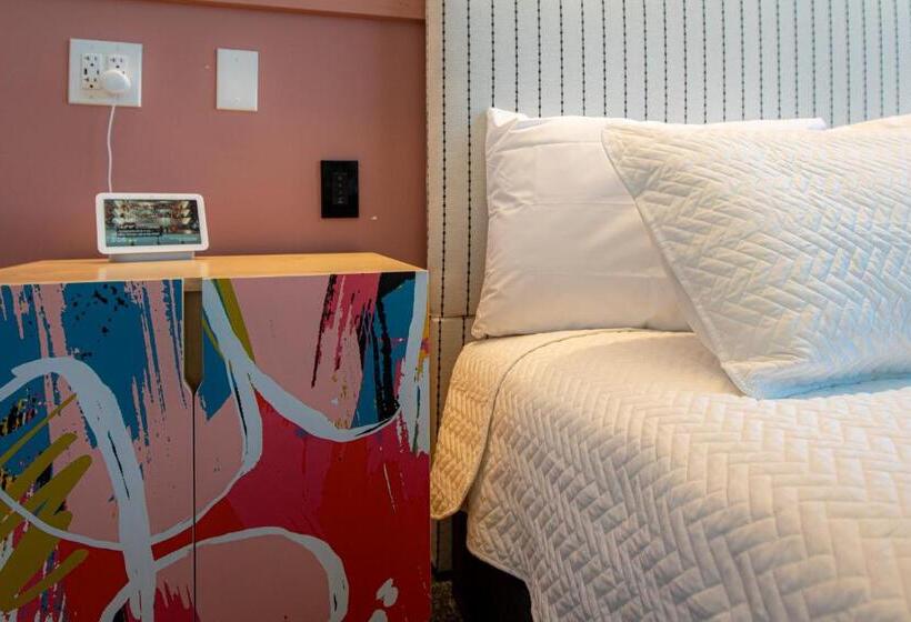 غرفة سوبيريور سرير كينج, The Schoolhouse