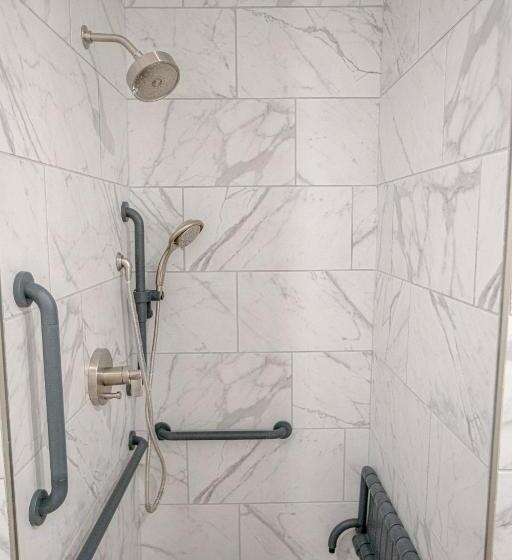 جناح سرير كينج, The Schoolhouse