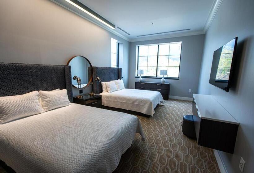 جناح, The Schoolhouse