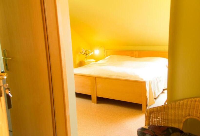 标准间, Adelheidshof