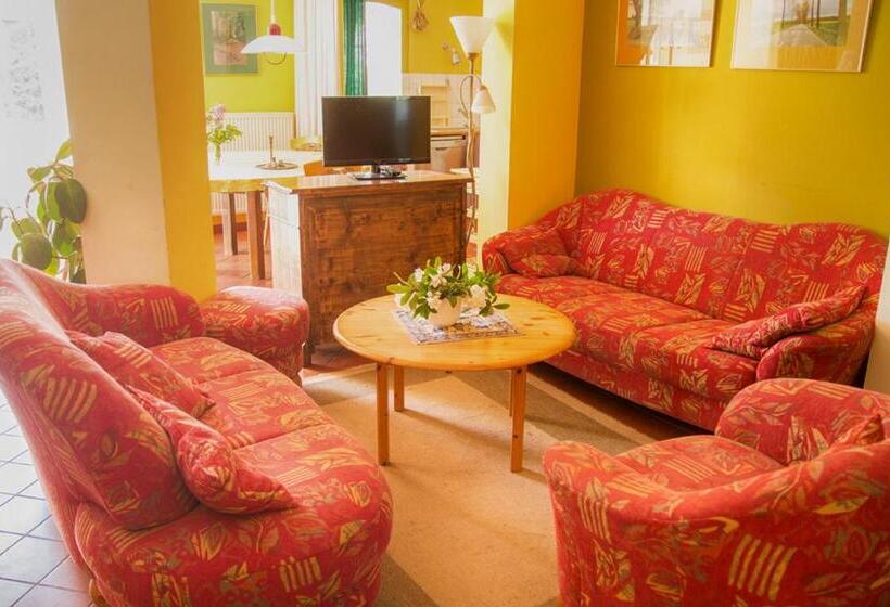 3间卧室的房子, Adelheidshof