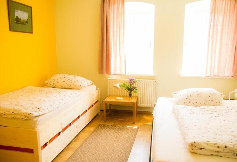 3间卧室的房子, Adelheidshof