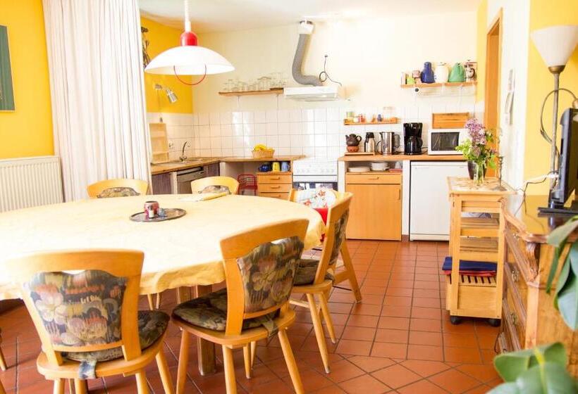 3间卧室的房子, Adelheidshof