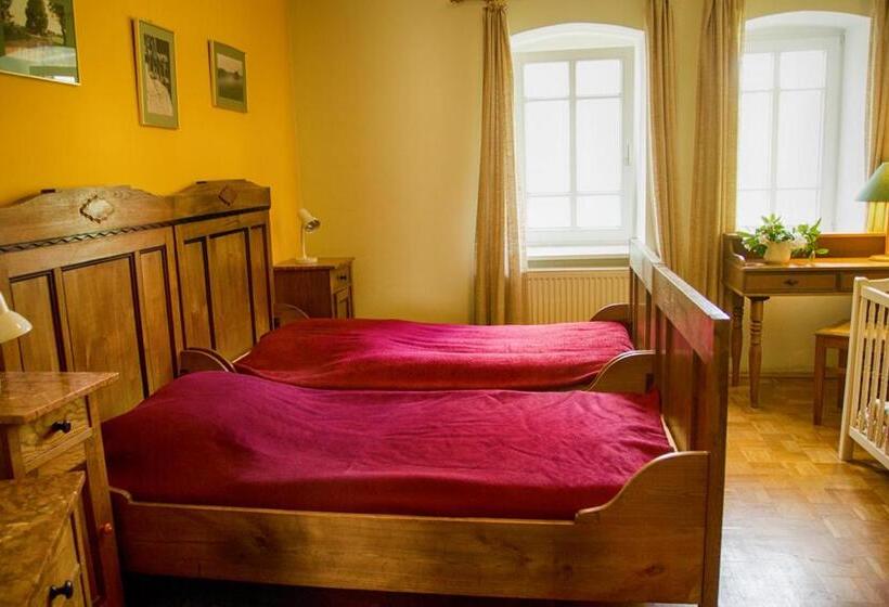 3间卧室的房子, Adelheidshof