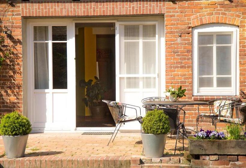 3间卧室的房子, Adelheidshof