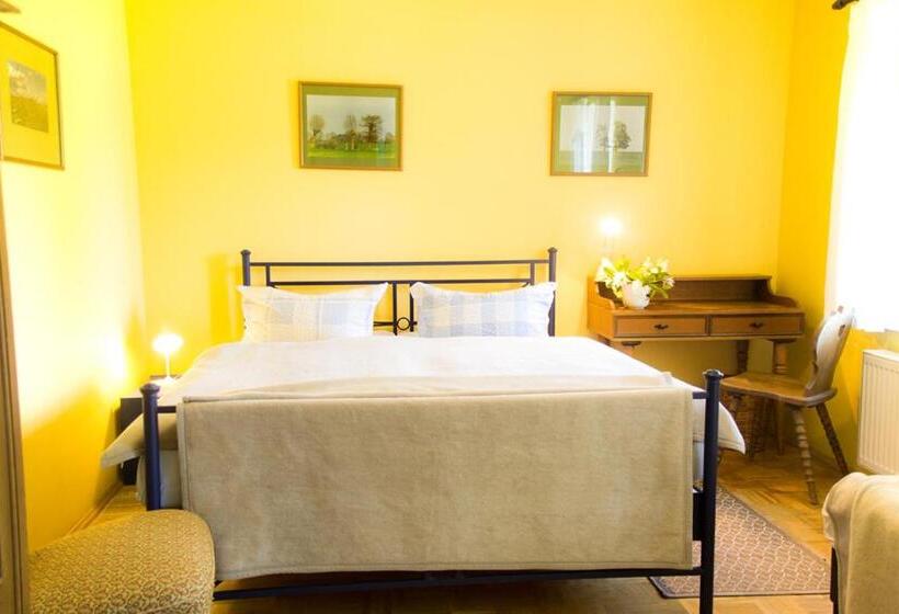 带1个卧室的带阳台的公寓, Adelheidshof