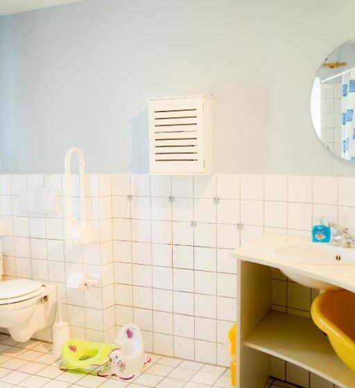 带1个卧室的带阳台的公寓, Adelheidshof