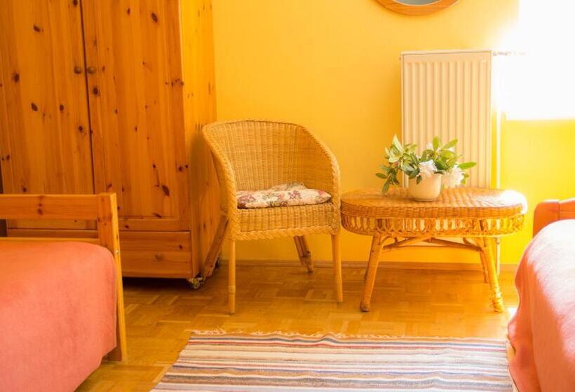 带1个卧室的带阳台的公寓, Adelheidshof