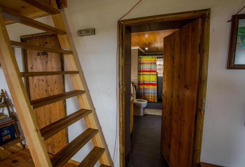 اتاق استاندارد با سرویس بهداشتی مشترک, Caldeira Guesthouse