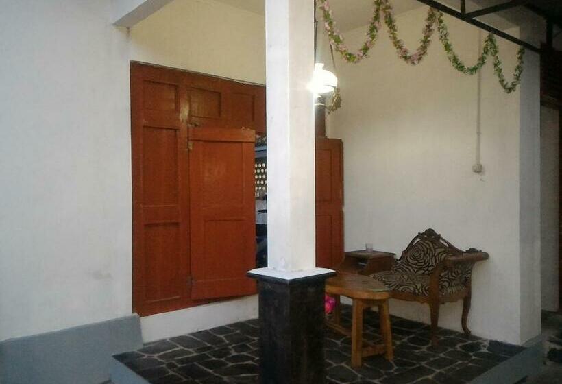 家族用バンガロー, Omah Ndeso Argopeni