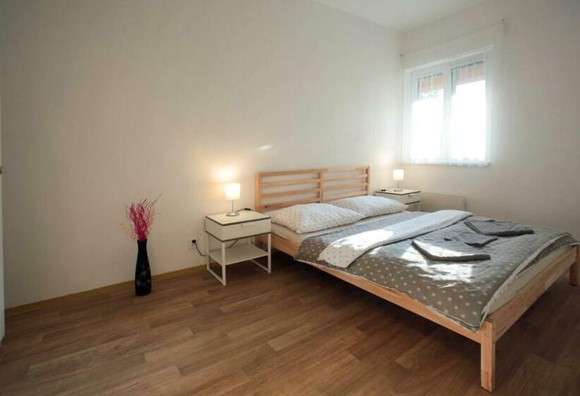 جناح, Penzion   Apartments Pod Javořicí