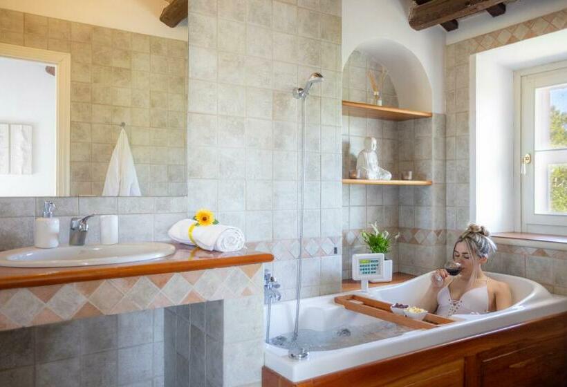 חדר סטנדרט עם ג'קוזי, Villa Lemarche B&b