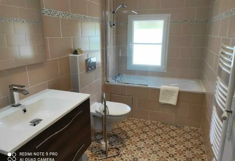スタンダードトリプルルーム, Chambre D Hôtes Le Domaine Des Hirondelles