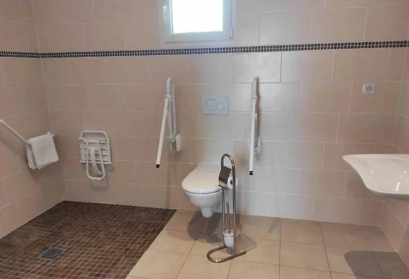身障者適用スタンダードルーム, Chambre D Hôtes Le Domaine Des Hirondelles