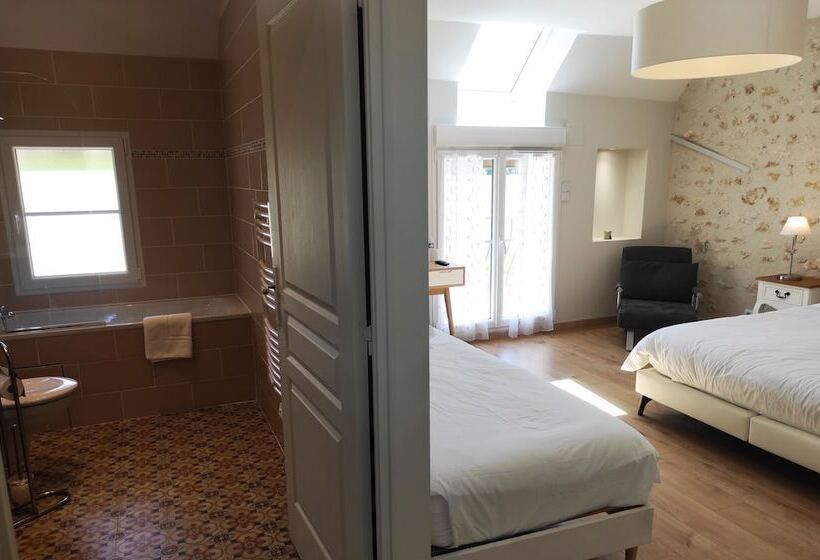 غرفة قياسية ثلاثية, Chambre D Hôtes Le Domaine Des Hirondelles