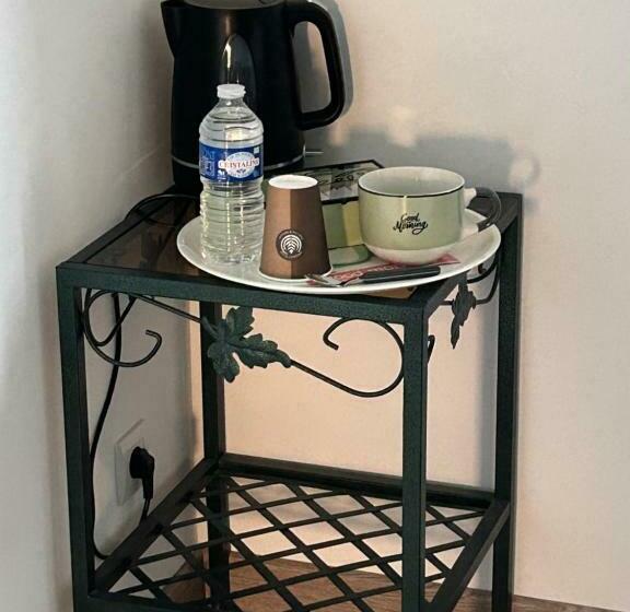 Номер Стандарт, Flo