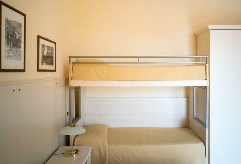 חדר סטנדרט לשלושה, Il Giardino Degli Allori