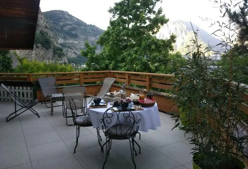 Perhesviitti, La Marmotte De La Tour