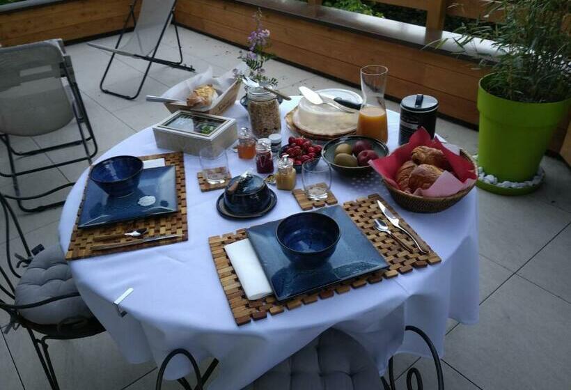 جناح عائلي, La Marmotte De La Tour