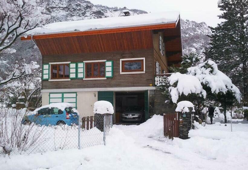 جناح عائلي, La Marmotte De La Tour