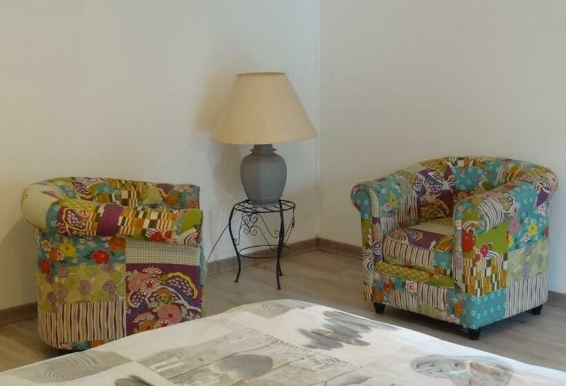 جناح عائلي, La Marmotte De La Tour